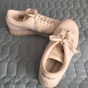 Excellent condition.  Worn twice.